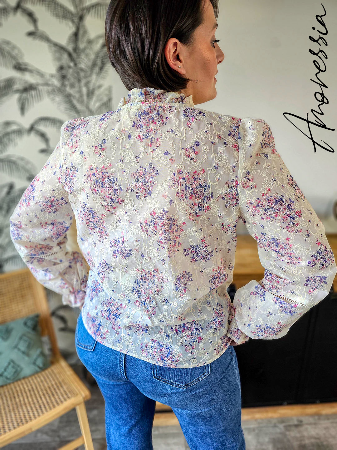Chemise Lilas — Blouse Crème Broderies Femme vue dos