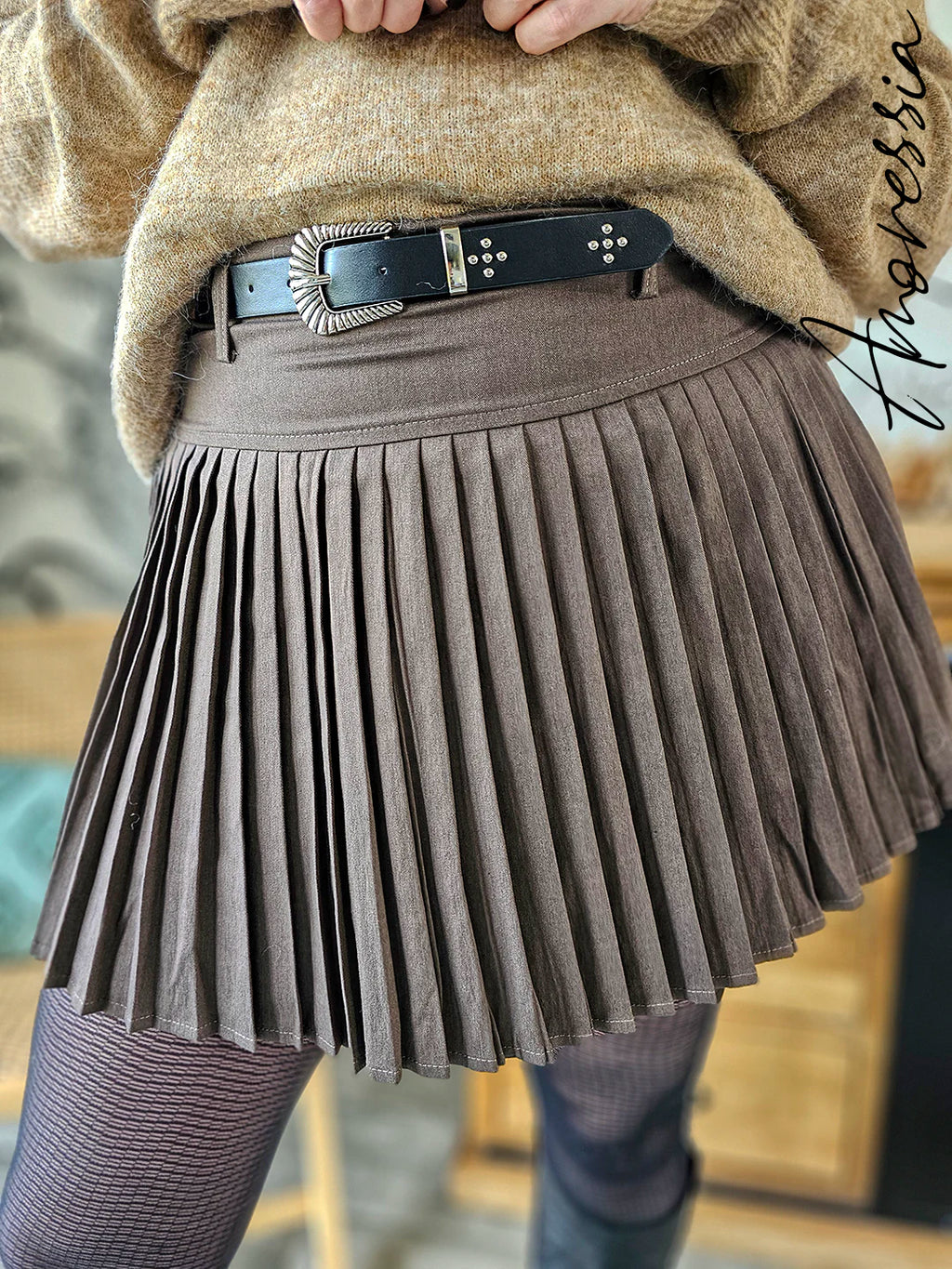 Jupe Plissée — Jupe Plissée Marron Ceinture Noire Femme photo portée