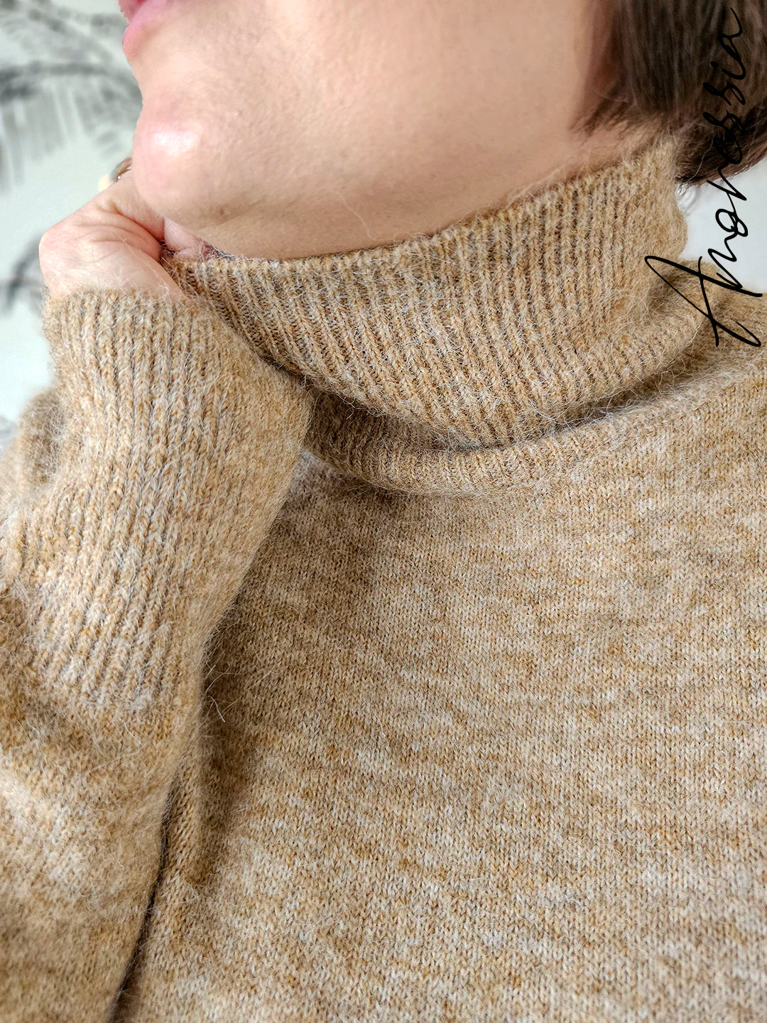 Pull Caffé — Pull Camel Col Roulé Maille Douce Femme vue détail