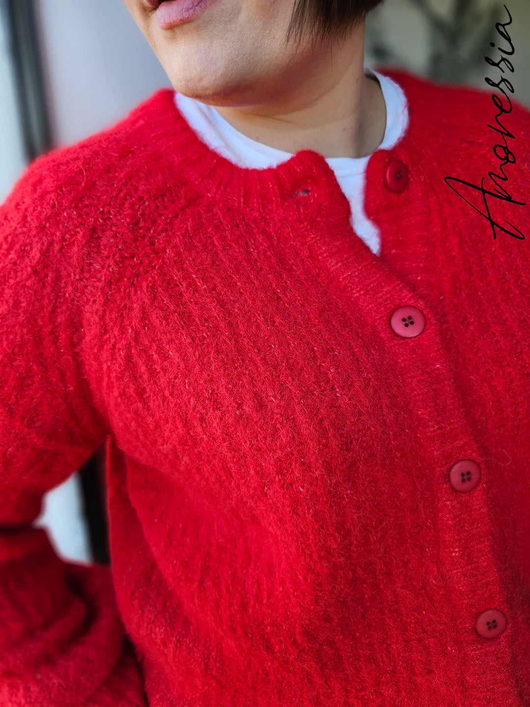 Gilet Red — Gilet Rouge Maille Femme photo lifestyle