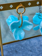 Boucles d'Oreilles Arianna Bleue — Boucles Pendantes Bleues Femme photo portées