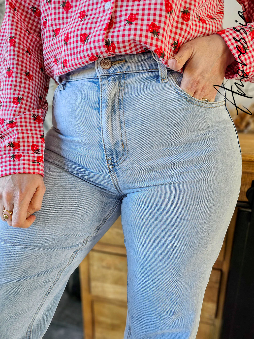 Jean Pina — Jean Straight High Waist À Revers Femme photo portée