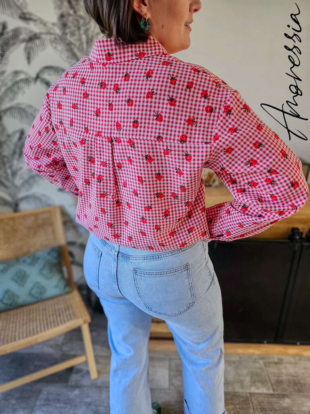 Chemise Fraisia — Chemise Rouge Carreaux Fraises Femme photo lifestyle