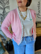 Gilet Flamingo — Gilet Ouvert Rose Pâle Femme photo portée