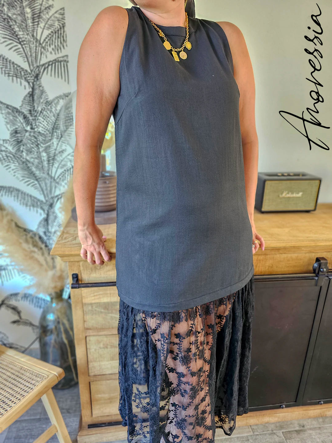Robe Donna — Robe Noire Dentelle Sans Manches Femme photo lifestyle