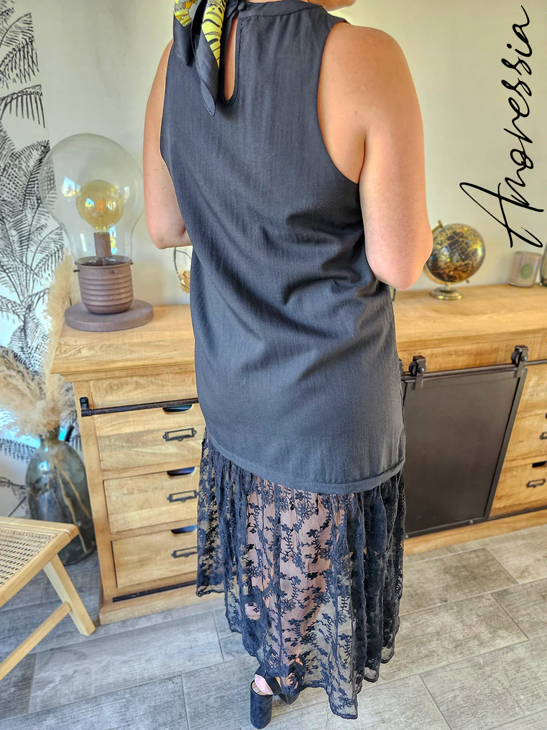 Robe Donna — Robe Noire Dentelle Sans Manches Femme vue dos