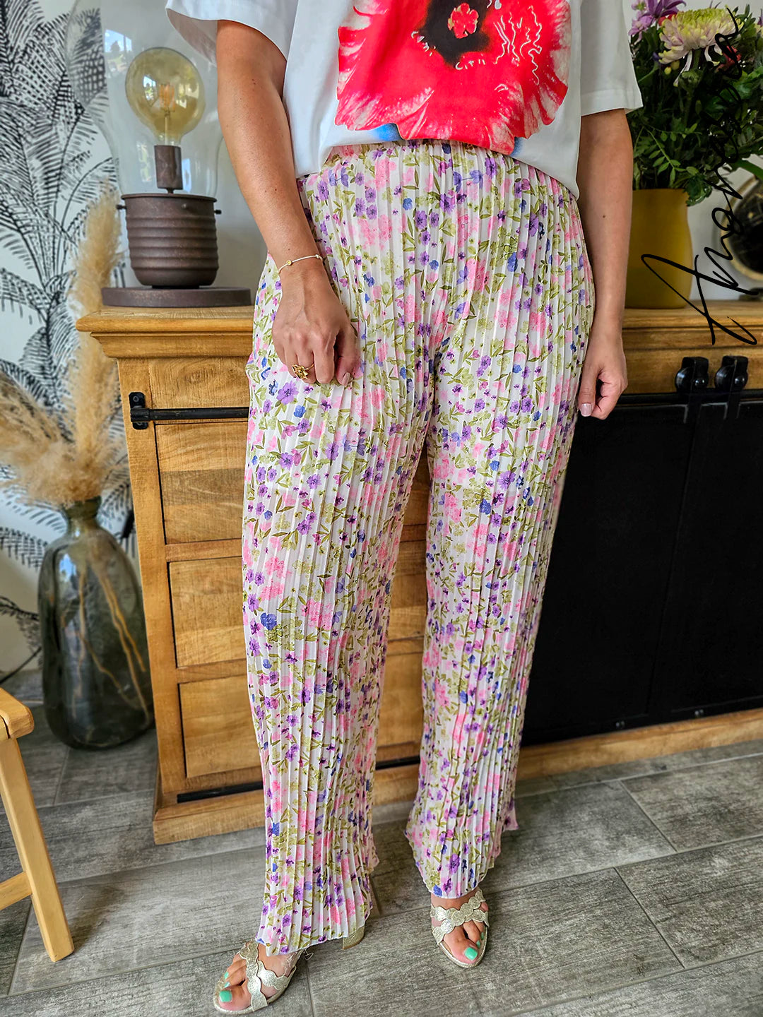 Pantalon plissée Georgia — Pantalon Plissé Élégant Femme photo portée