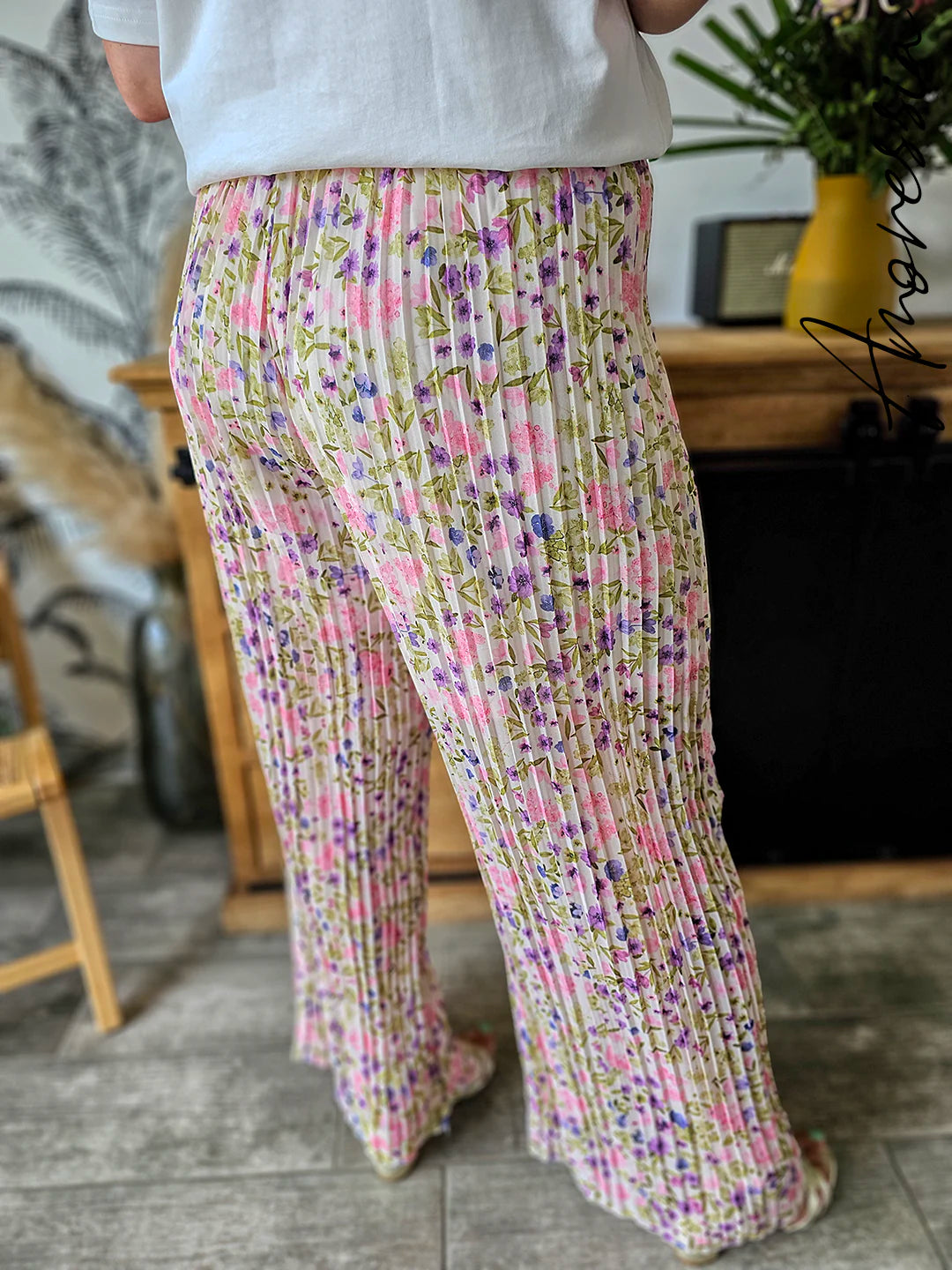 Pantalon plissée Georgia — Pantalon Plissé Élégant Femme photo lifestyle