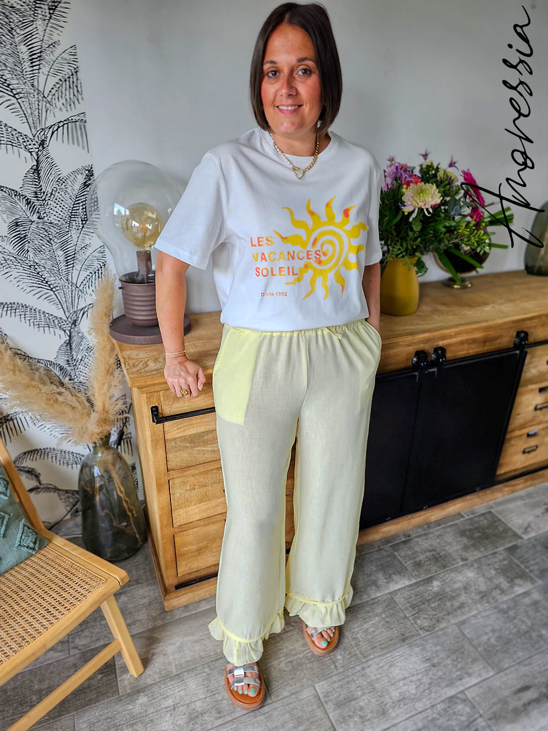 Pantalon Louka Jaune — Pantalon Large Jaune Femme photo lifestyle