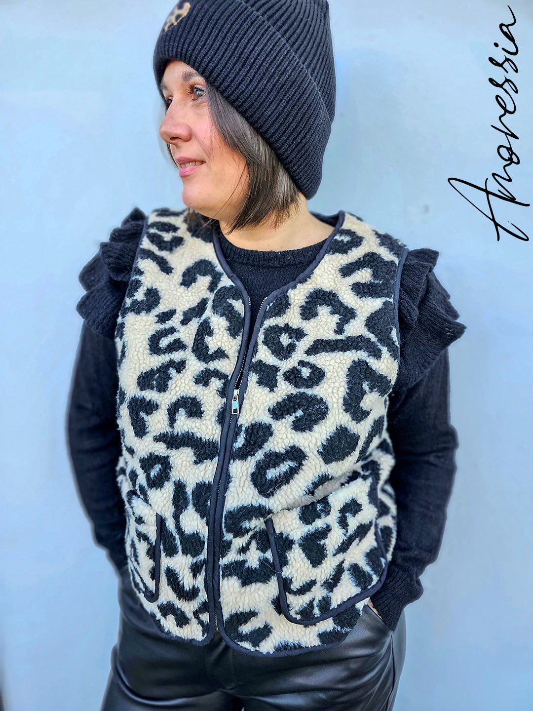 Gilet sans manches Léopard — Gilet Sans Manches Léopard Femme photo portée