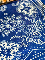 Foulard Carré 70*70 — Foulard Carré Soie Femme photo porté