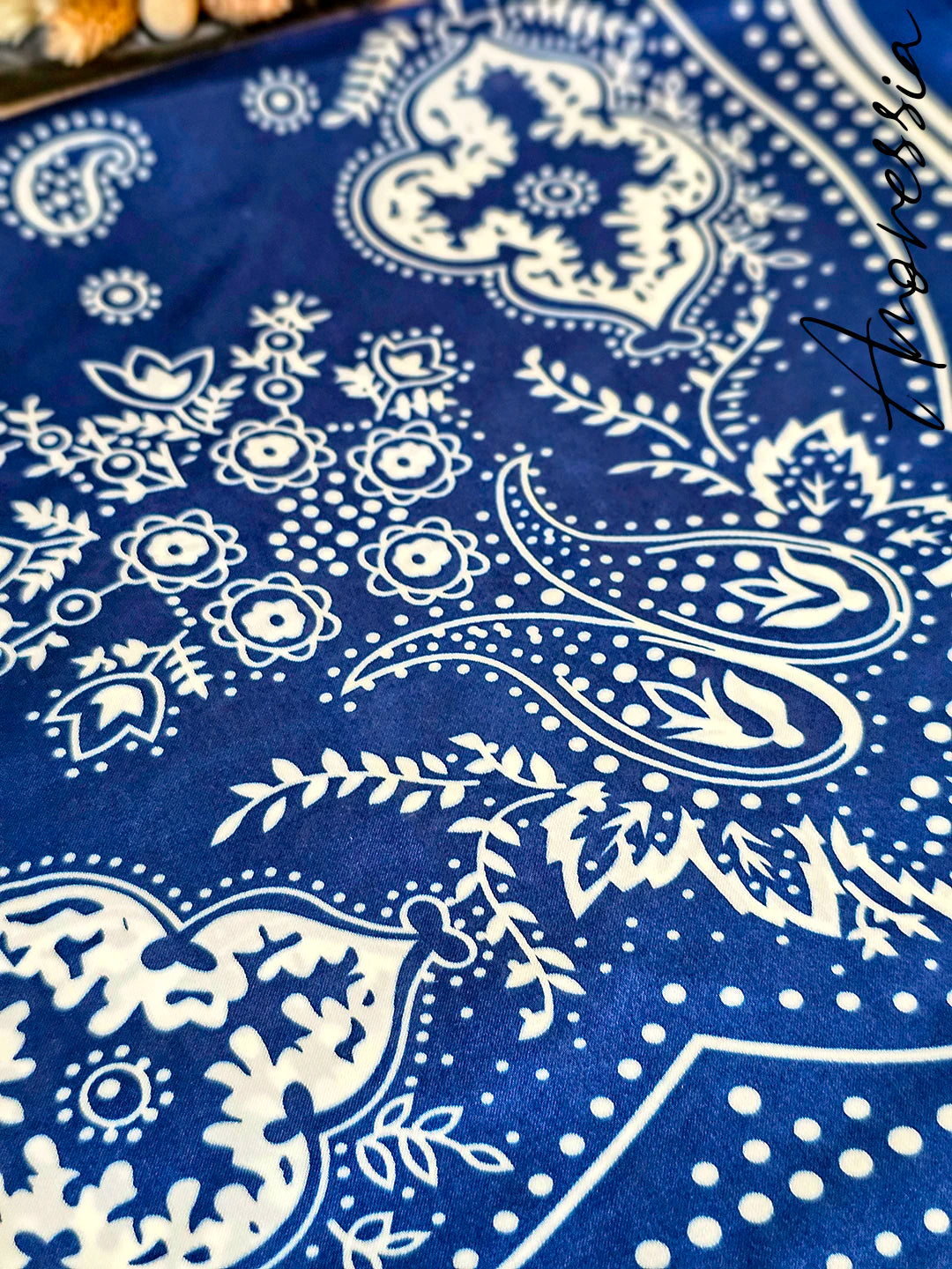 Foulard Carré 70*70 — Foulard Carré Soie Femme photo porté