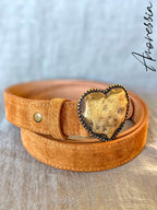 Ceinture Boucle Coeur Camel — Ceinture Camel Boucle Cœur Femme photo portée