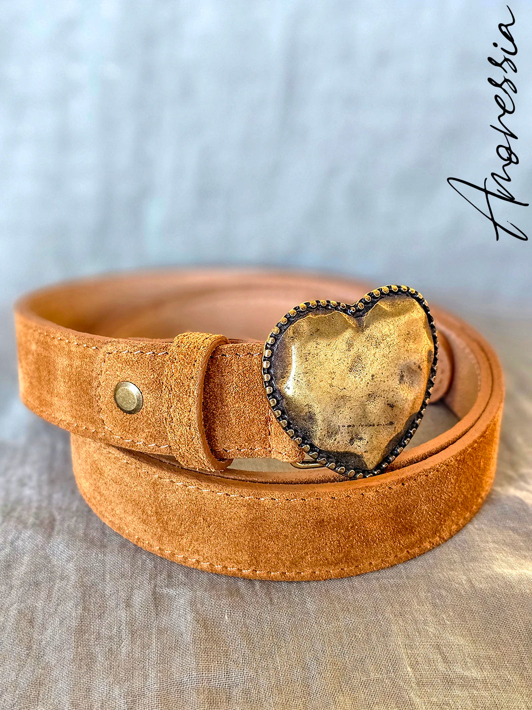 Ceinture Boucle Coeur Camel — Ceinture Camel Boucle Cœur Femme photo portée