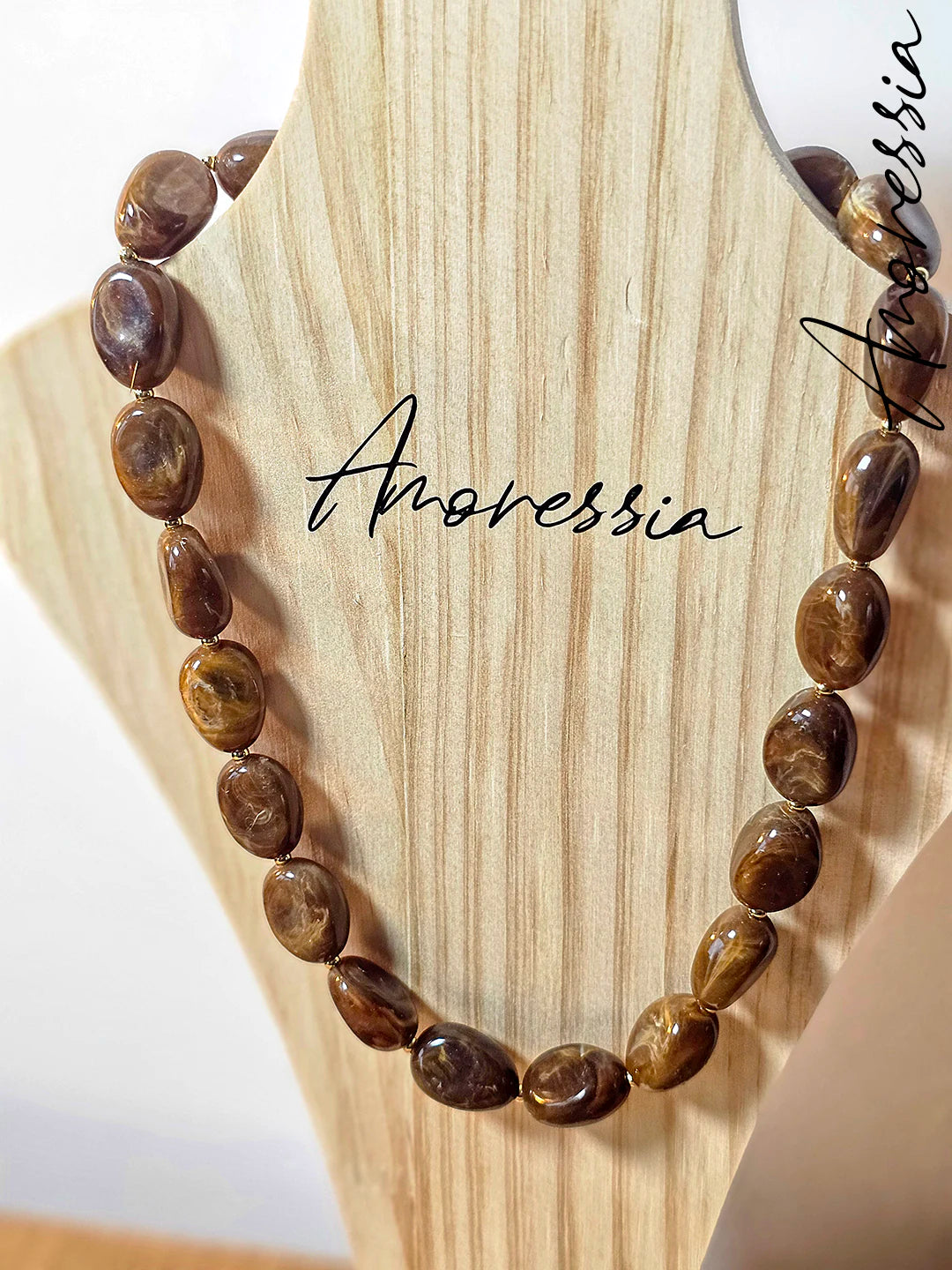 Collier perle marron en résine