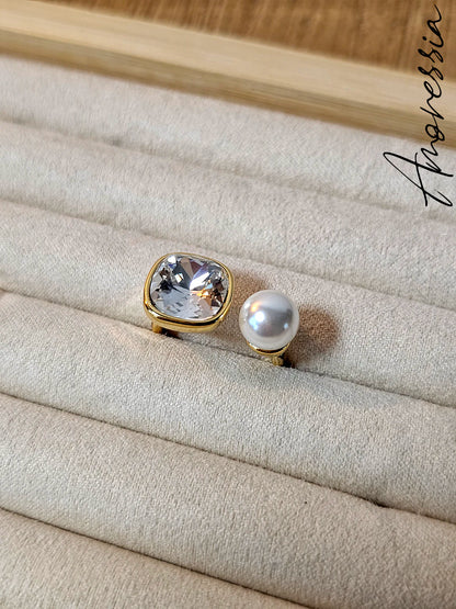 Bague dorée ouverte – Strass carré & perle blanche