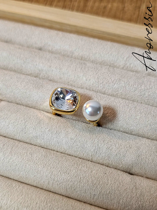 Bague dorée ouverte – Strass carré & perle blanche