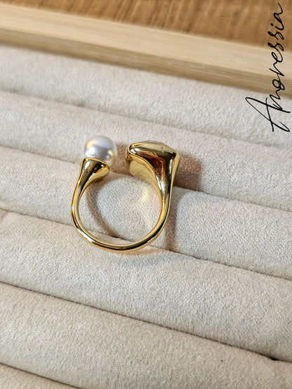 Bague dorée ouverte – Strass carré & perle blanche