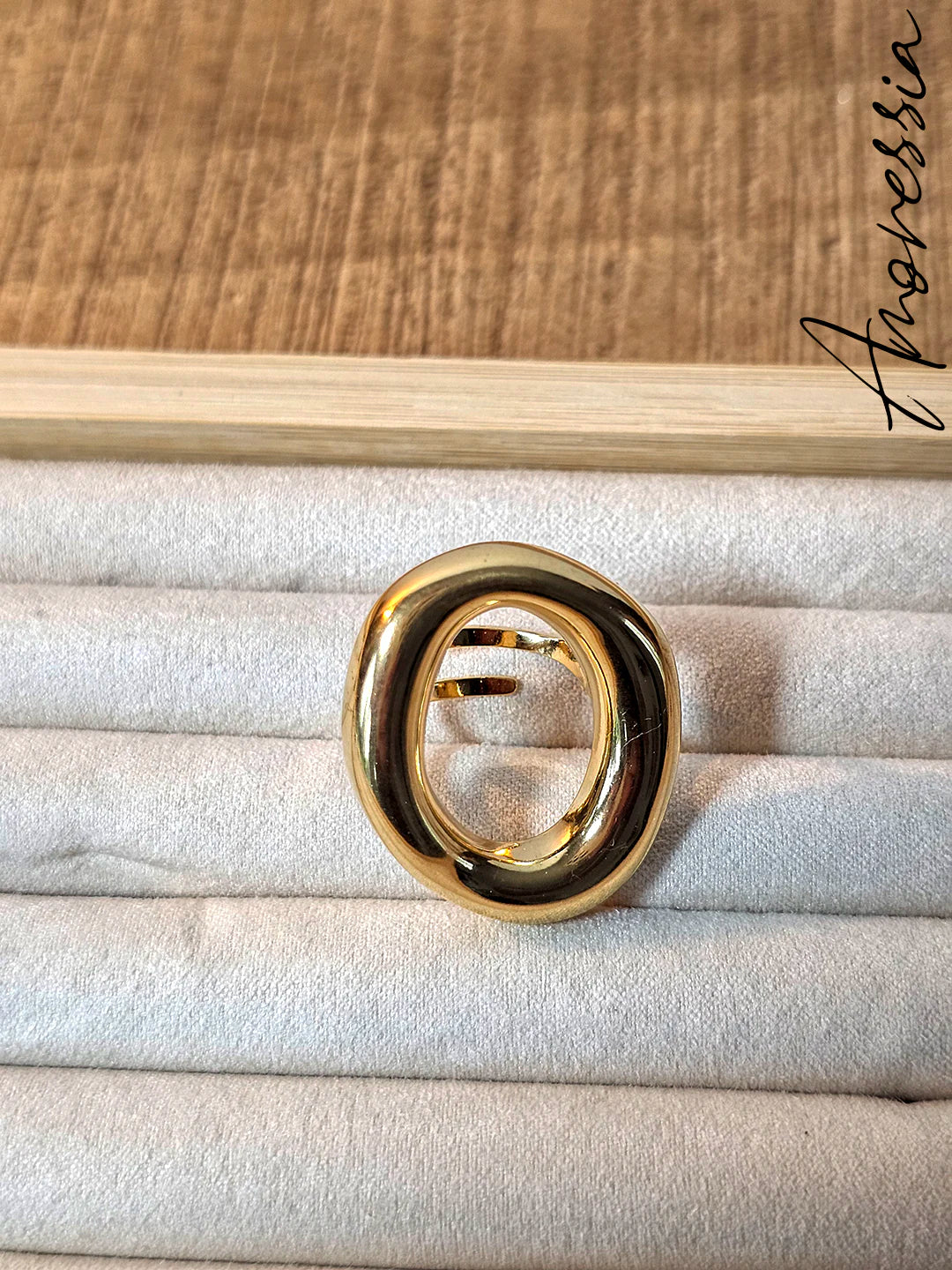 Bague dorée ajustable – Grand anneau creux