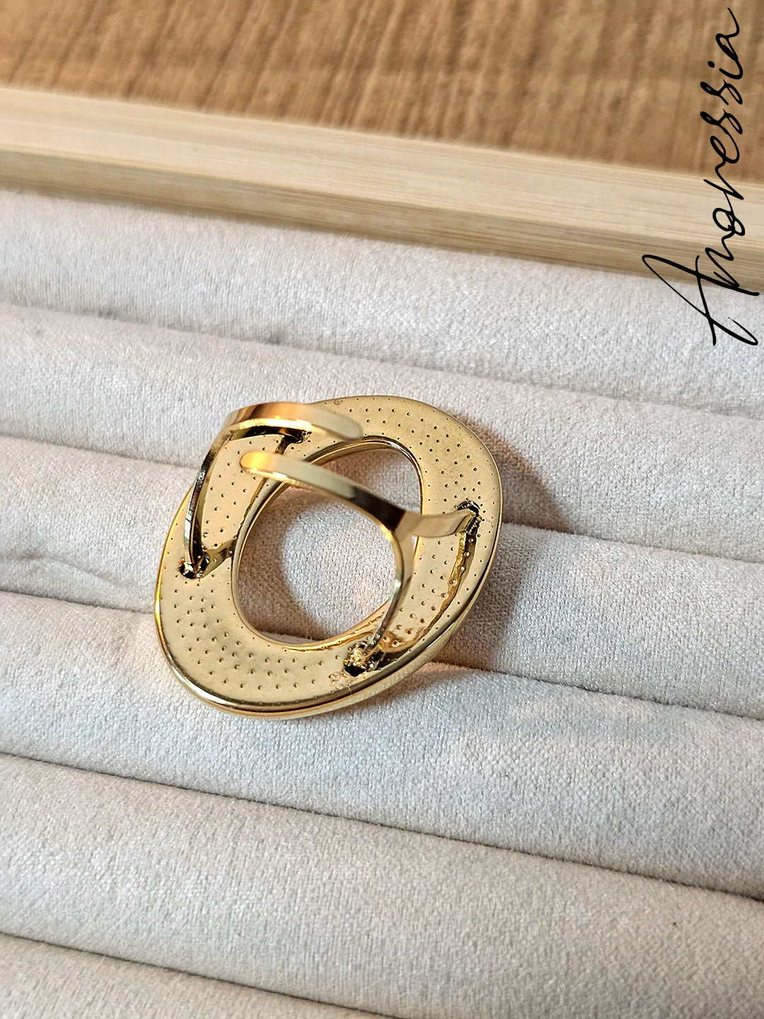 Bague dorée ajustable – Grand anneau creux