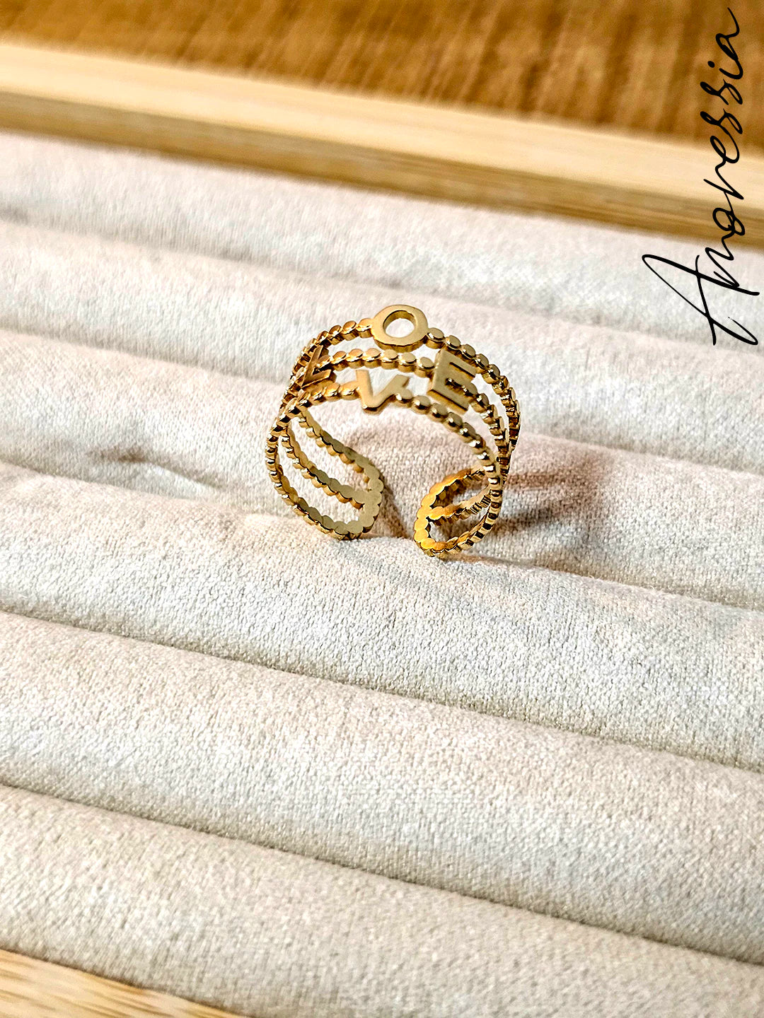 Bague Triple Rang Love — Bague Dorée Triple Rang Femme photo portée