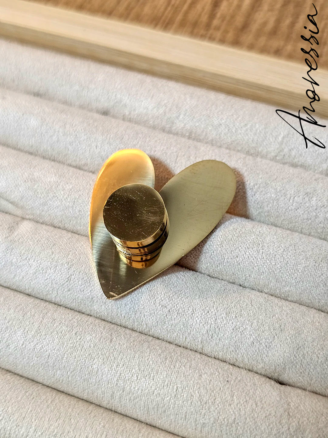 Broche dorée coeur brossée