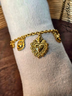 Bracelet Charms Ex Voto — Bracelet Médaille Doré Femme photo porté