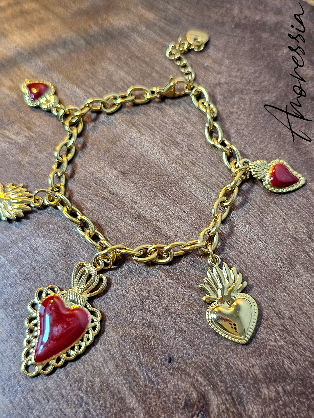 Bracelet Charms Ex Voto Rouge — Bracelet Médaille Rouge Femme photo porté