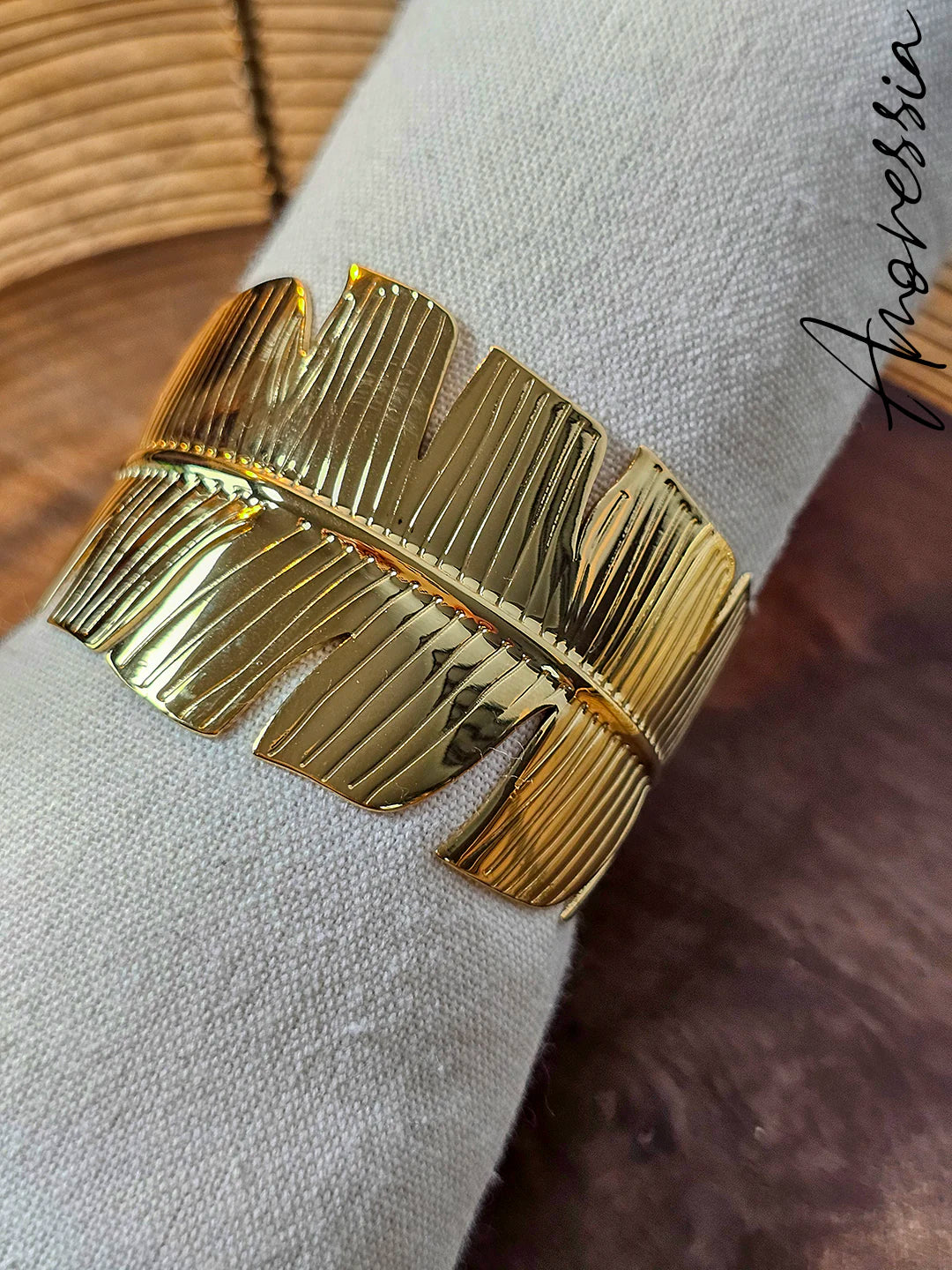 Bracelet manchette doré