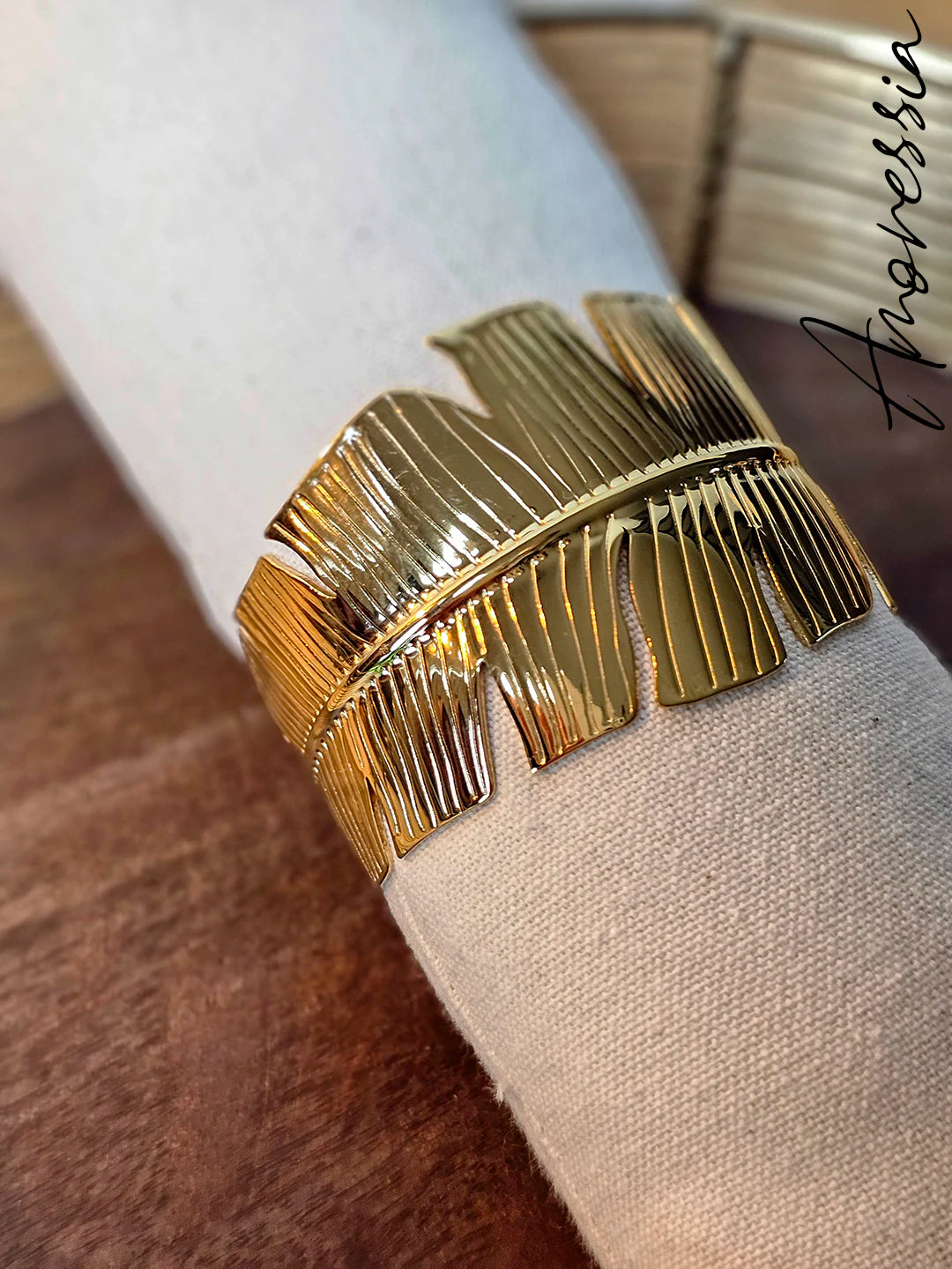 Bracelet Manchette Doré — Bracelet Large Doré Femme photo porté
