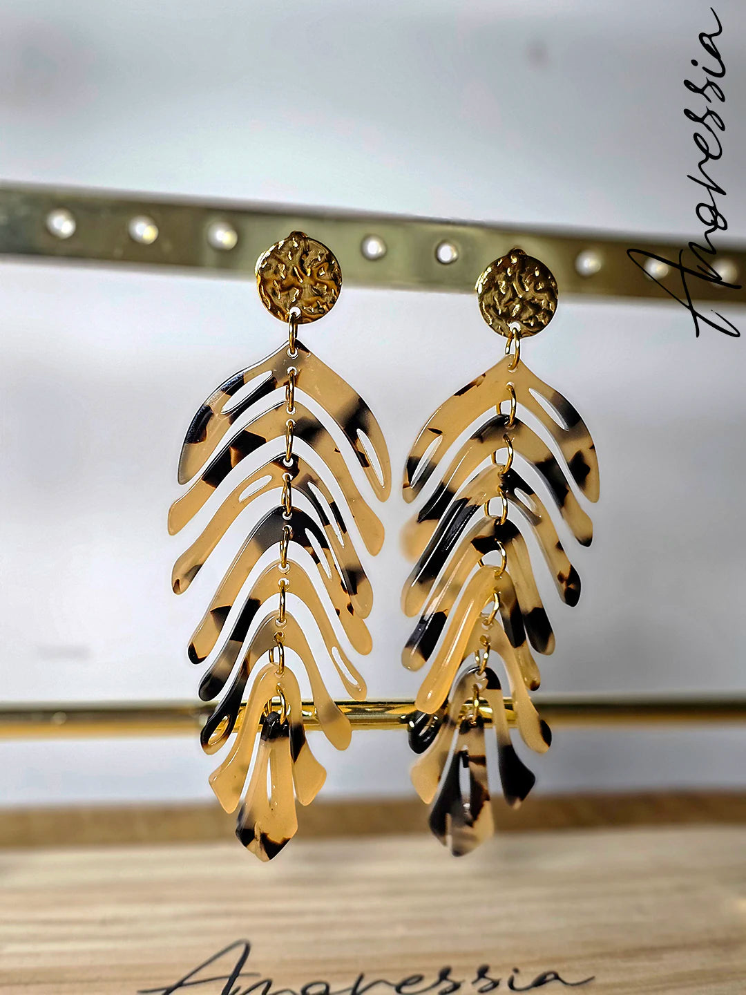 Boucles d'Oreilles Feuilles — Boucles Dorées Feuilles Femme lifestyle