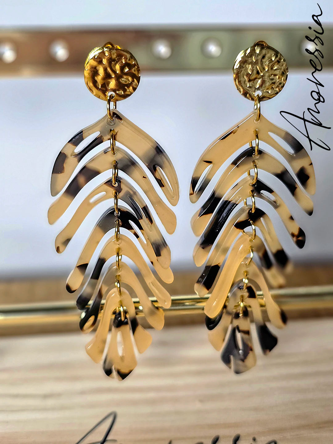 Boucles d'Oreilles Feuilles — Boucles Dorées Feuilles Femme vue côté