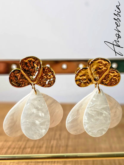 Boucles d'oreilles pétales blanche