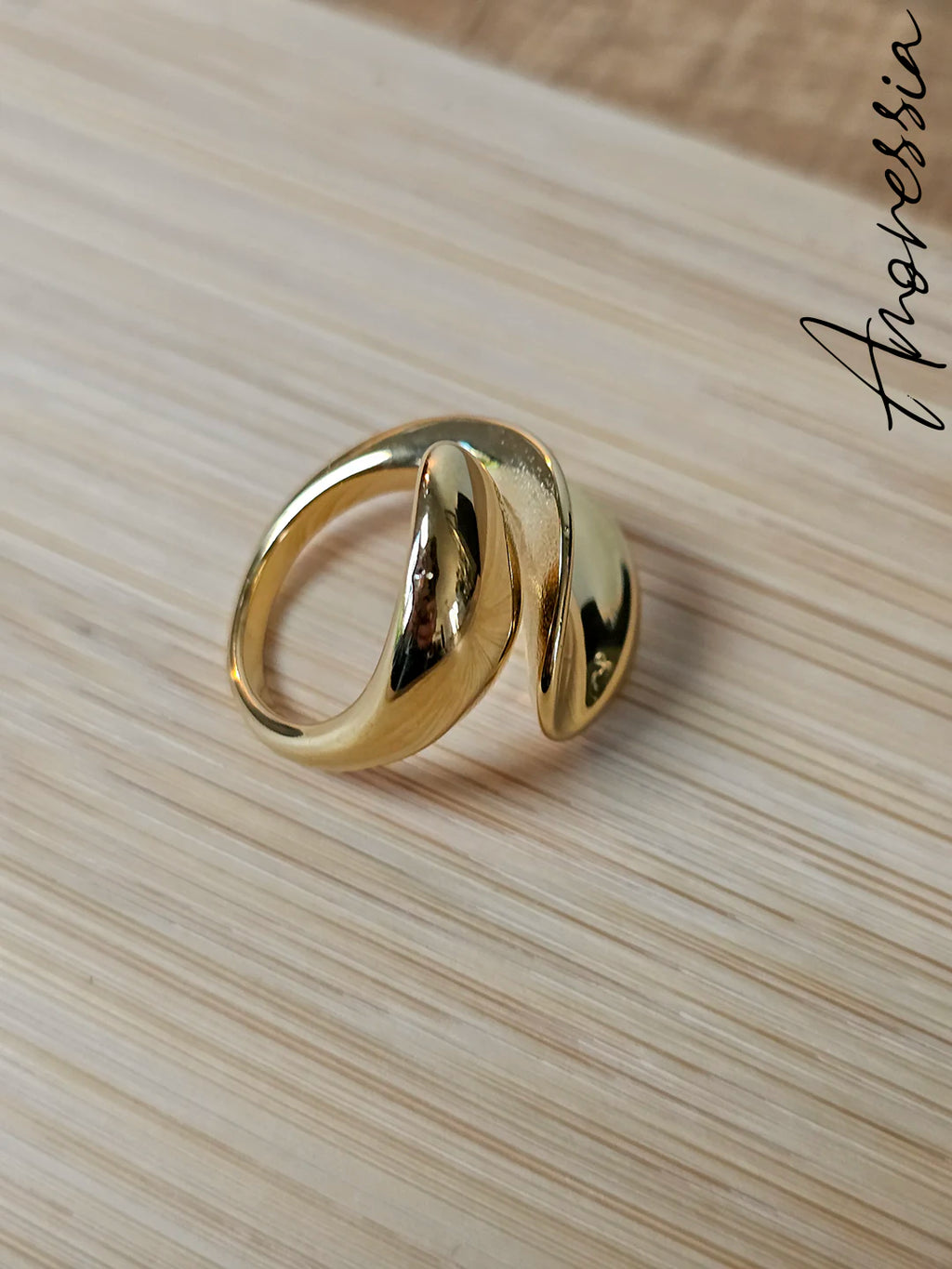 Bague Dorée Mia — Bague Dorée Ajustable Femme vue détail