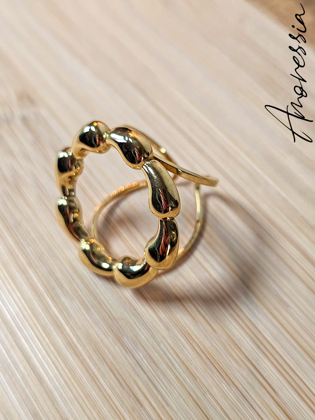 Bague Cercle Doré — Bague Anneau Doré Femme photo portée