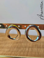 Boucles d'Oreilles Anneau Argenté — Créoles Argentées Femme photo portées