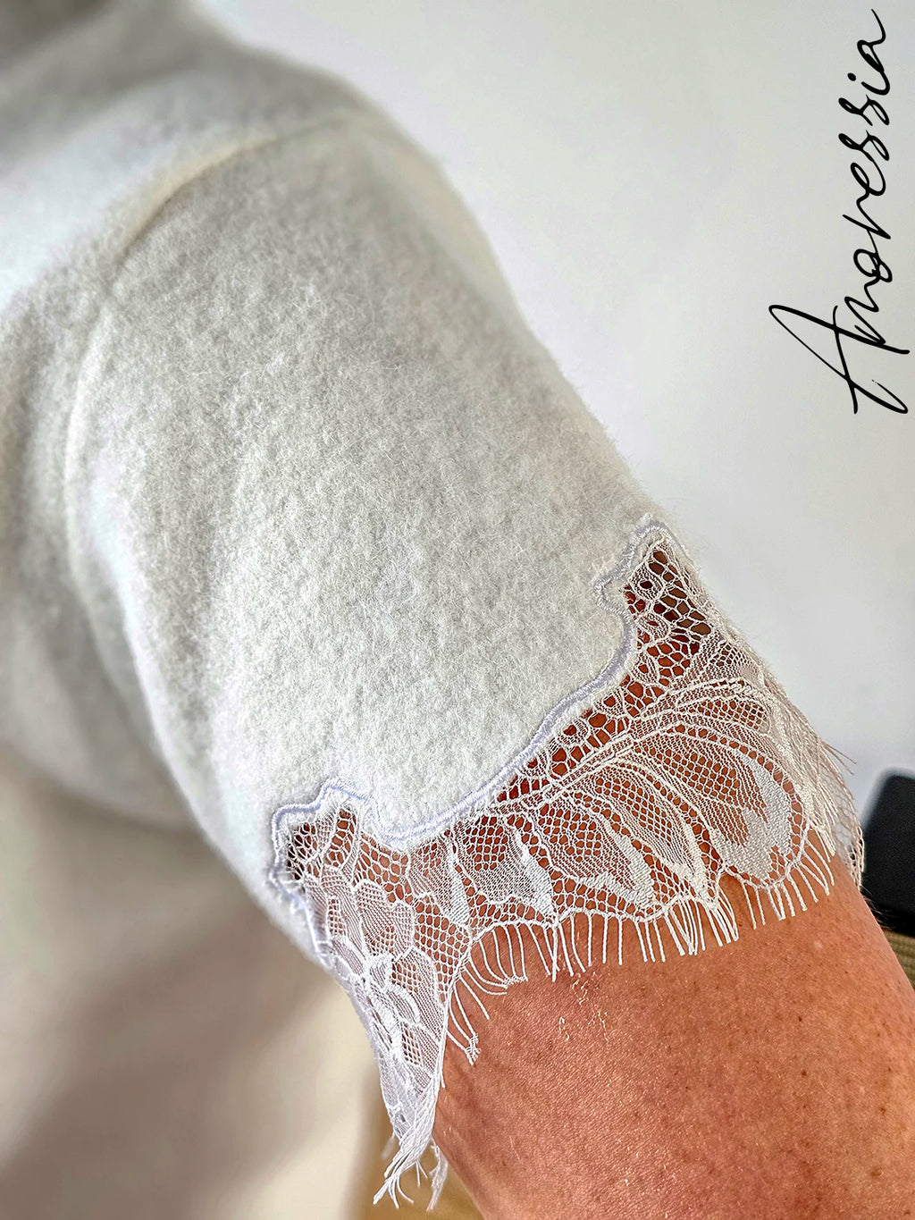 Pull manches courtes Lova Blanc — Pull Manches Courtes Blanc Femme vue détail