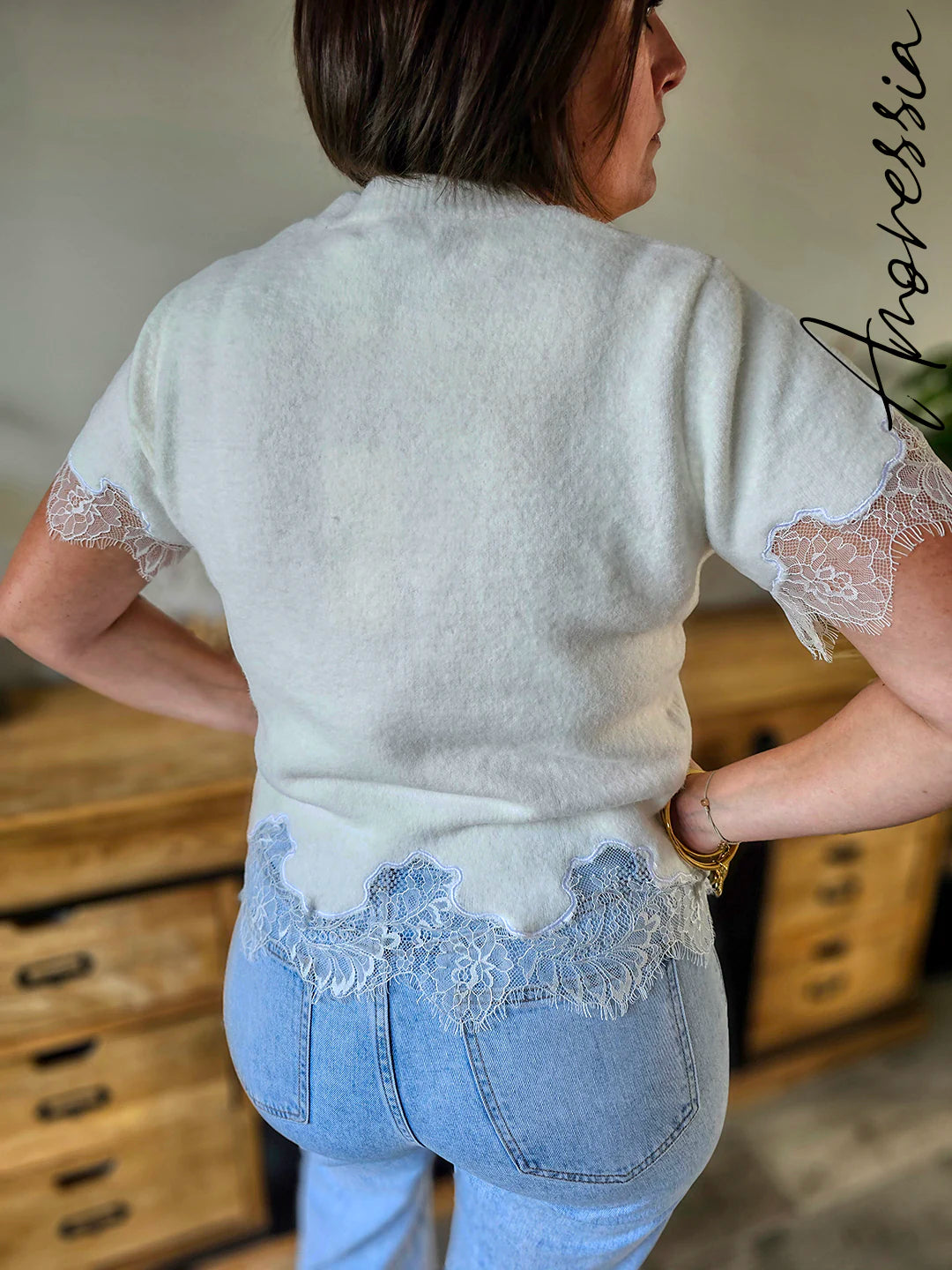 Pull manches courtes Lova Blanc — Pull Manches Courtes Blanc Femme photo lifestyle