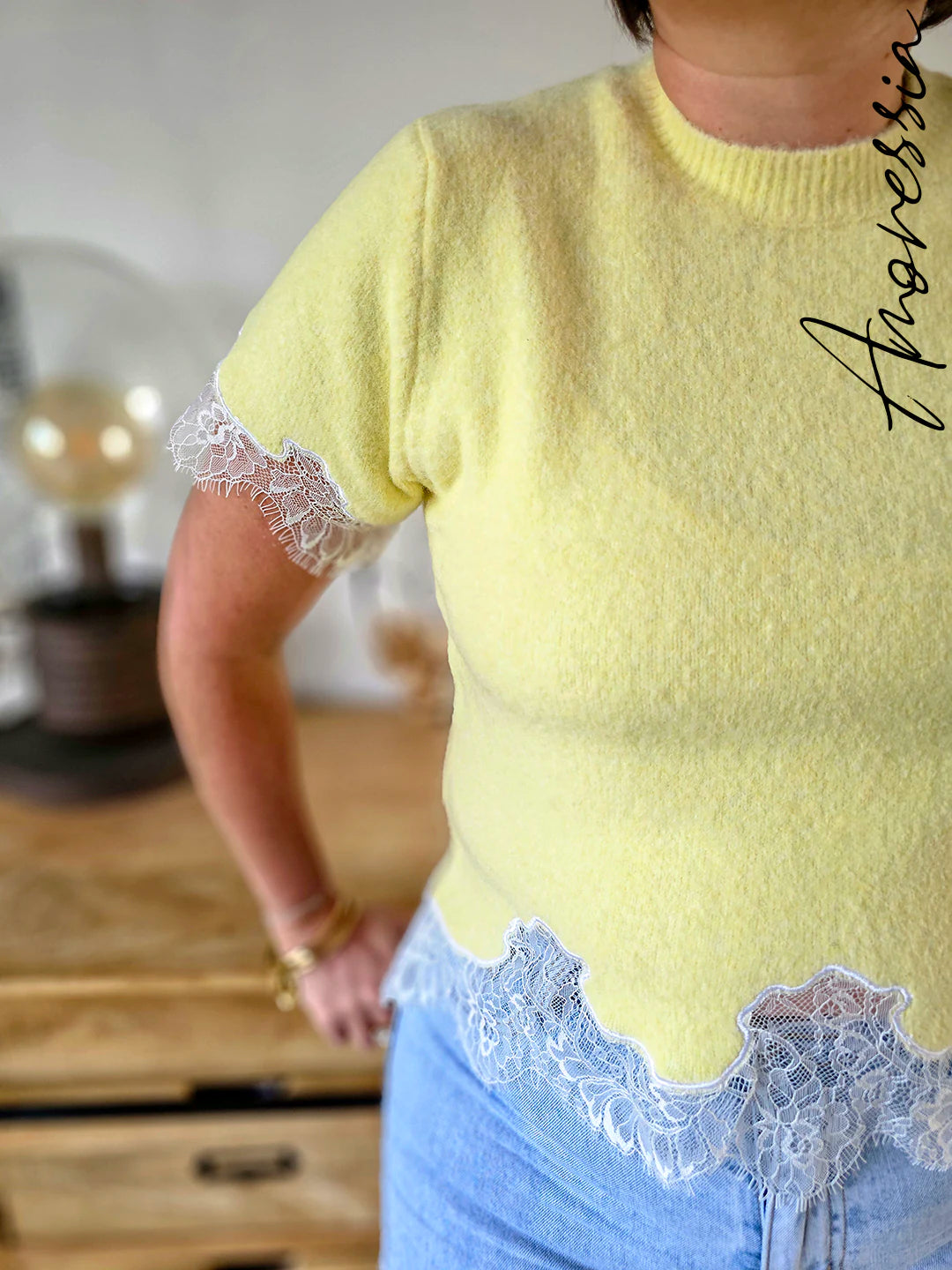 Pull Lova Jaune — Pull Manches Courtes Dentelle Jaune Femme photo portée