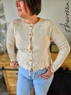 Gilet beige Grace — Gilet Beige Doux Femme photo portée