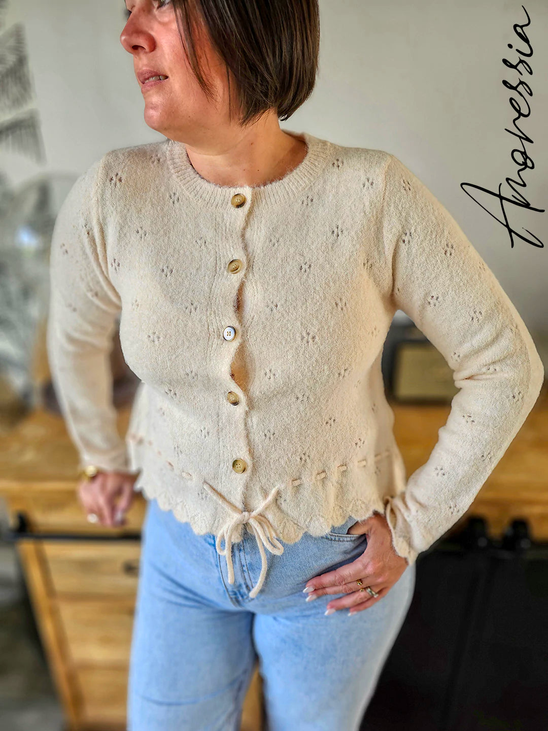 Gilet beige Grace — Gilet Beige Doux Femme photo portée