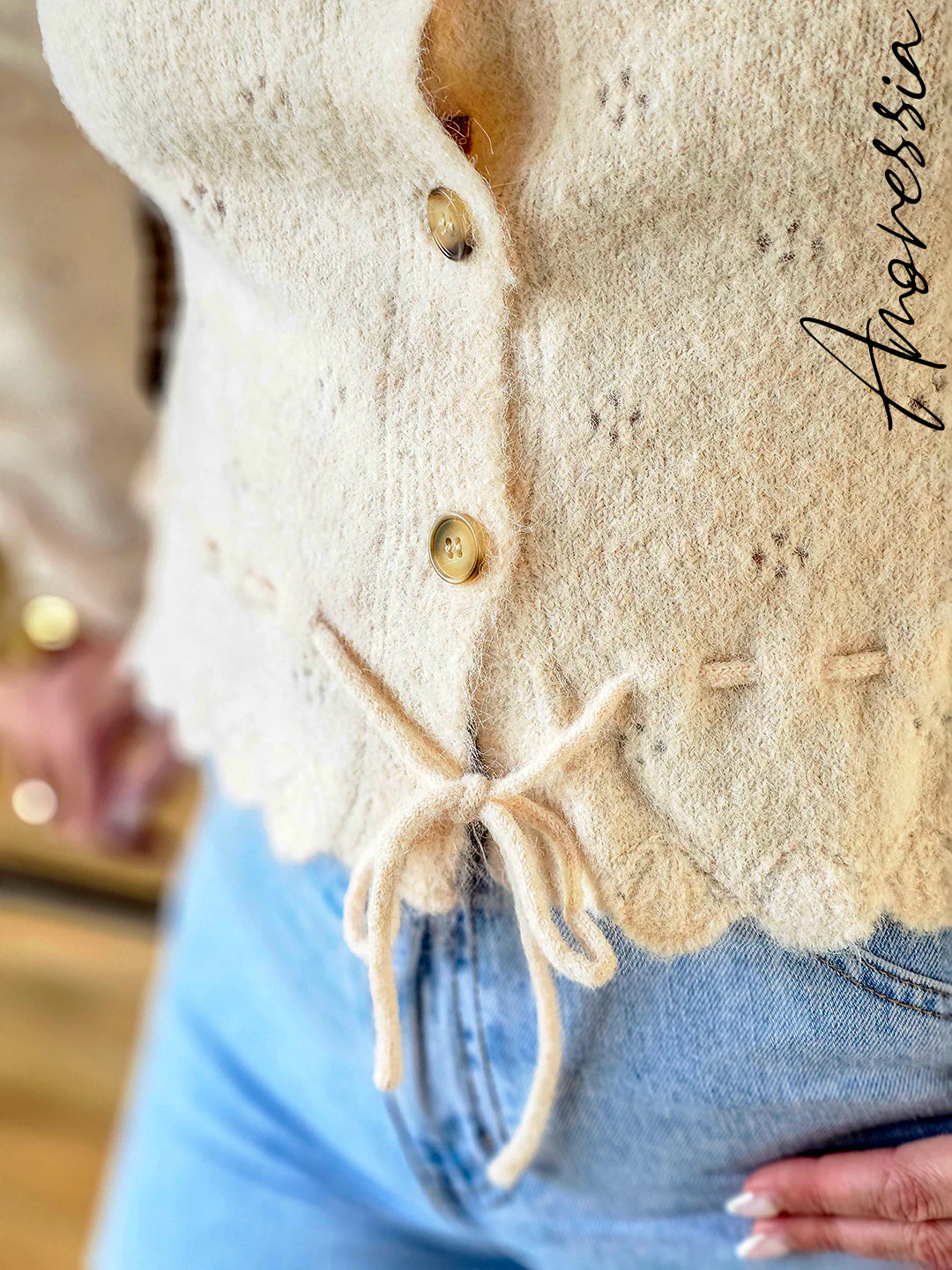 Gilet beige Grace — Gilet Beige Doux Femme photo lifestyle