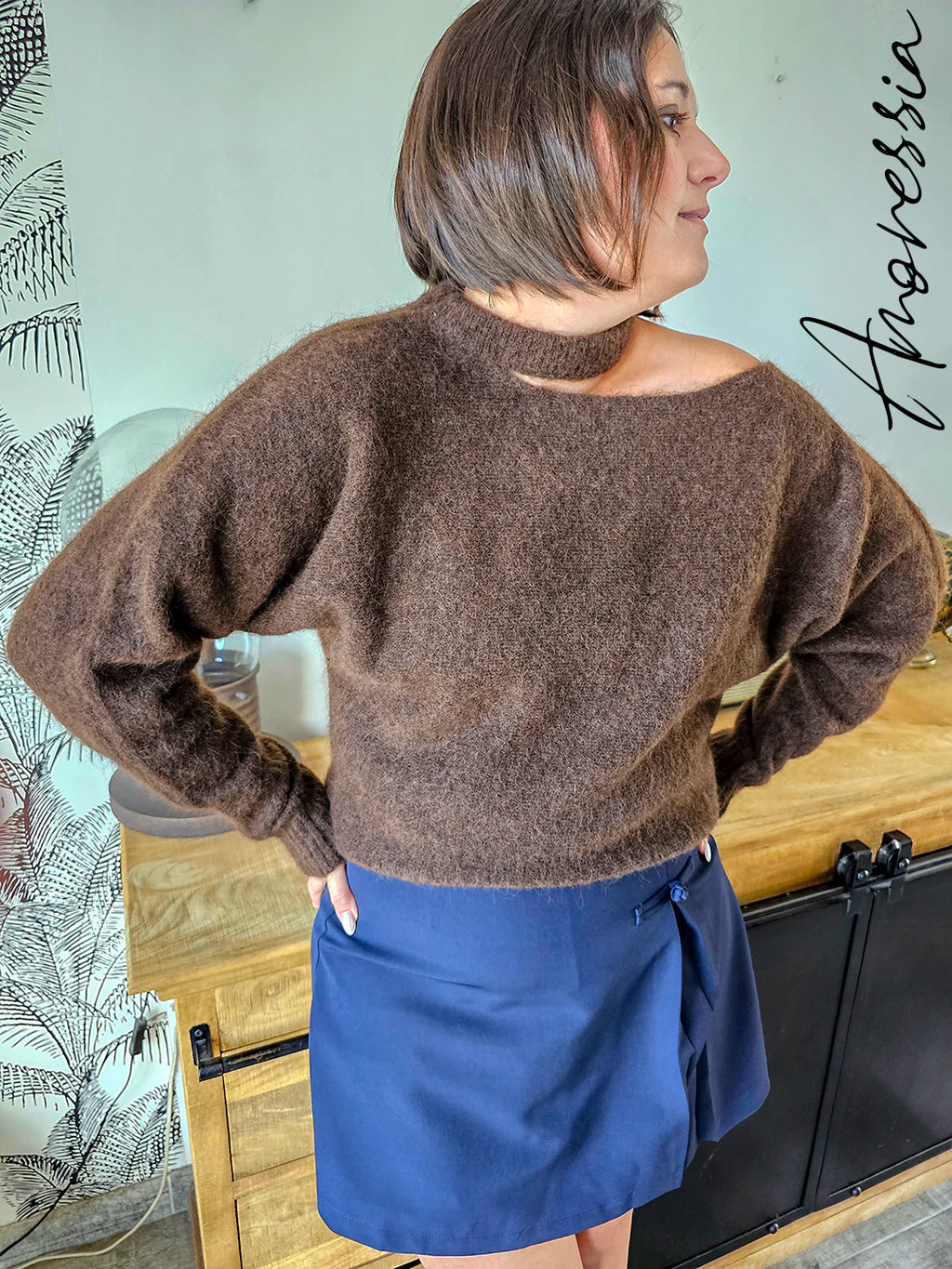 Pull Chocolat Femme Asymétrique Une Épaule — Pull Lou