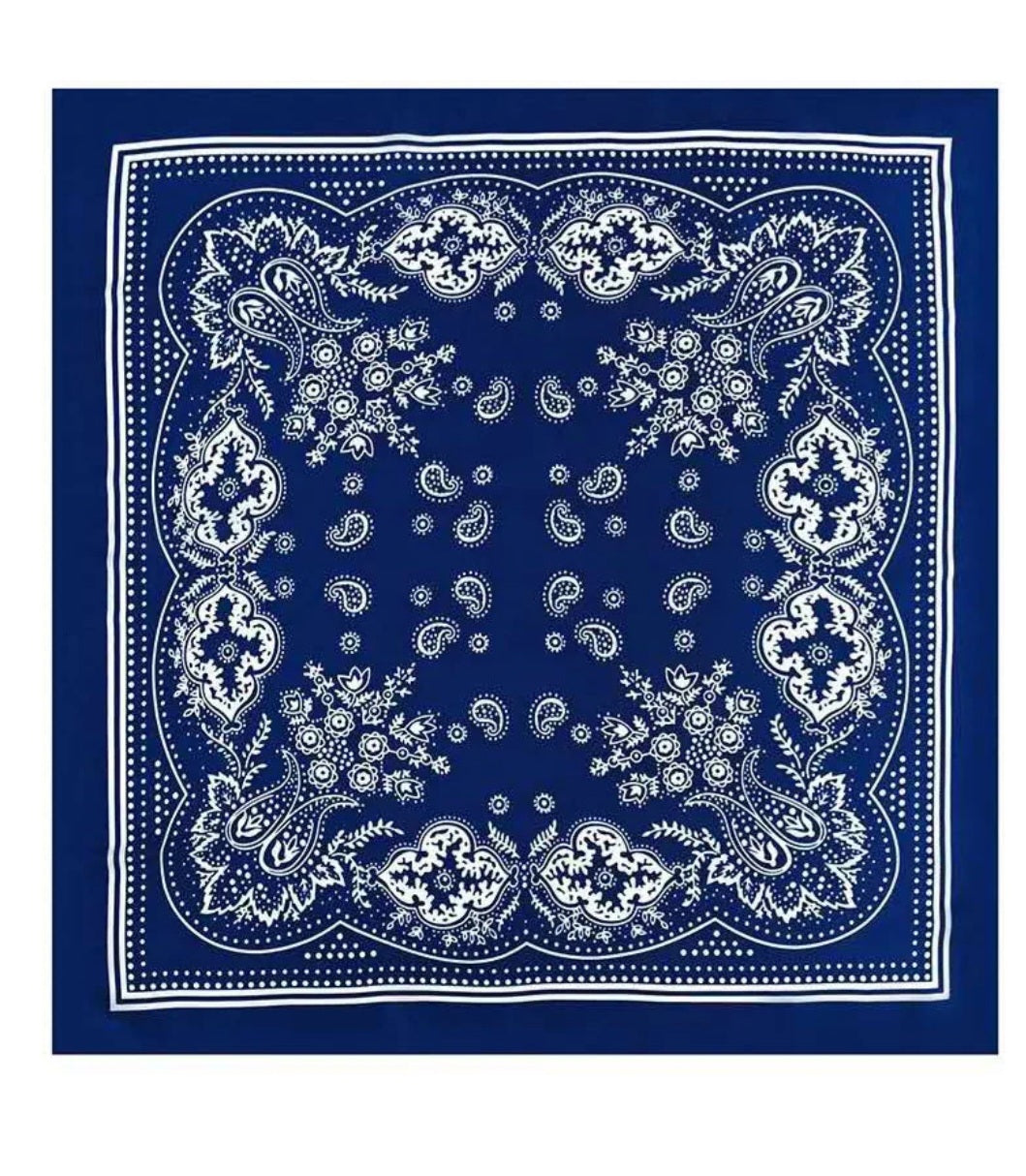 Foulard Carré 70*70 — Foulard Carré Soie Femme photo lifestyle